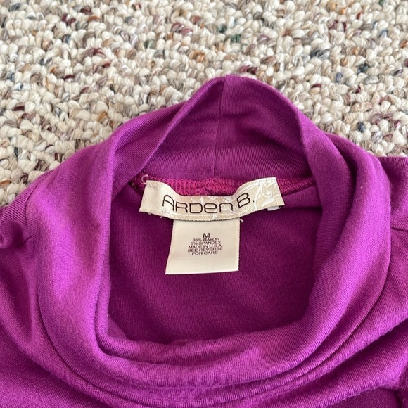 Arden B Sleeveless Top with Cut Out - Picture 4 of 6